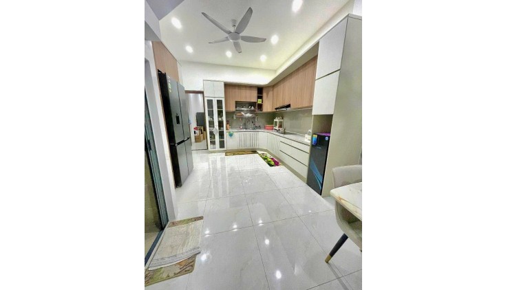 Mặt tiền Lê Bôi 4x22 sổ riêng 4 tầng chỉ 9 tỷ