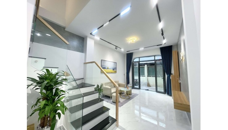 Bán gấp Lê Quang Định, Bình Thạnh, hẻm xe hơi, 5.6 tỷ BL, nhà mới đón Tết. Chủ ngộp quá rồi ạ!