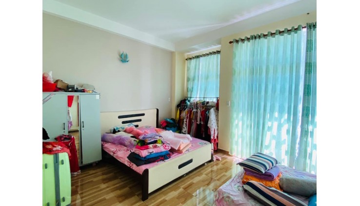 Mặt tiền chợ Hưng Phú 6.3x15 chỉ 12 tỷ