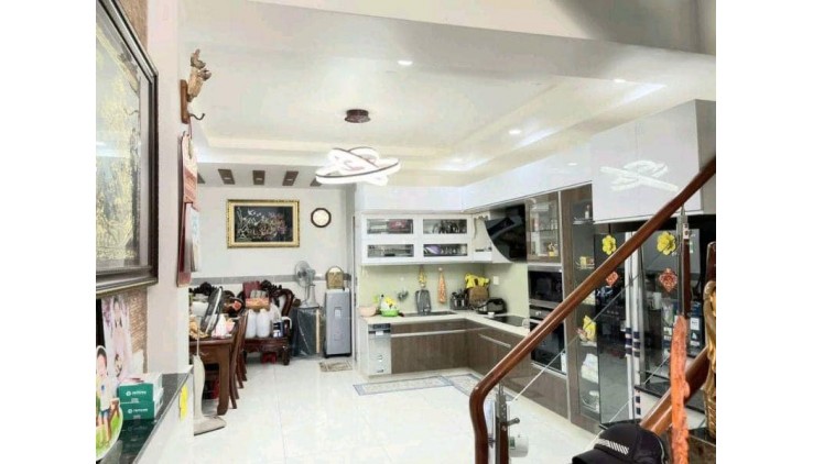Mặt tiền chợ Hưng Phú 6.3x15 chỉ 12 tỷ