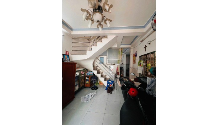 BÁN NHÀ MỘT TRỤC HẺM 3M TÂN THỚI HIỆP 21 - NHÀ 2 TẦNG XÂY KIÊN CỐ BTCT - KHU VỰC DÂN CƯ SẦM UẤT NHIỀU TIỆN ÍCH - HẺM THÔNG NGUYỄN THỊ ĐẶNG.