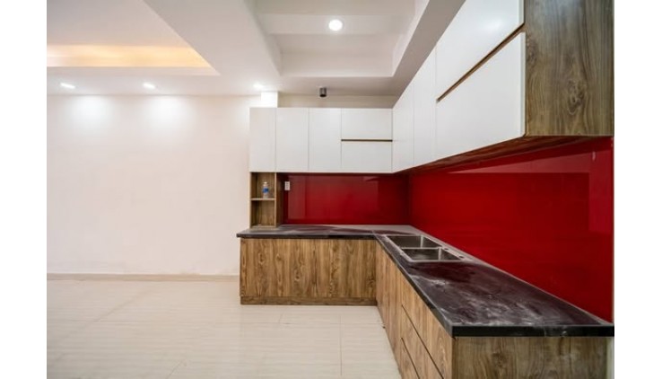 Hẻm Ôtô Ngủ Trong Nhà Đường Cách Mạng Tháng 8 Quận Tân Bình Phường 5.
