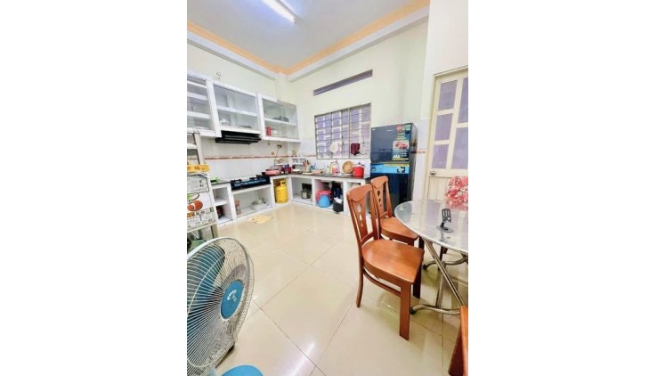 GẤP BÁN NHÀ HXH -SÁT MẶT TIỀN 3 TẦNG 4 PN - 86M2 NGANG 4.5 -  GIÁ 8.2 TỶ TL MẠNH