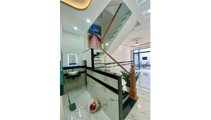 NHÀ 2 TẦNG 1 TRỤC NGẮN NGUYỄN THÀNH VĨNH - HẺM NHỰA 5M THÔNG - NGAY NHÀ THỜ BẠCH ĐẰNG - TRUNG TÂM SÁT HẠCH LÁI XE TRUNG CHÁNH.
