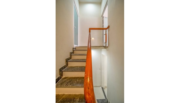 Hẻm Ôtô Ngủ Trong Nhà Đường Cách Mạng Tháng 8 Quận Tân Bình Phường 5.