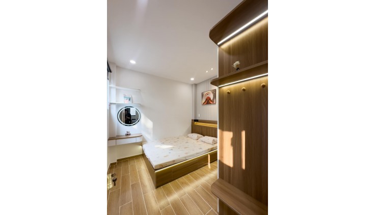 Bán Nhà HXH thông Hoa Đào 4 Tầng 4 P.Ngủ Chỉ Hơn 7 Tỉ