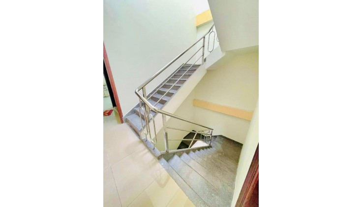 GẤP BÁN NHÀ HXH -SÁT MẶT TIỀN 3 TẦNG 4 PN - 86M2 NGANG 4.5 -  GIÁ 8.2 TỶ TL MẠNH