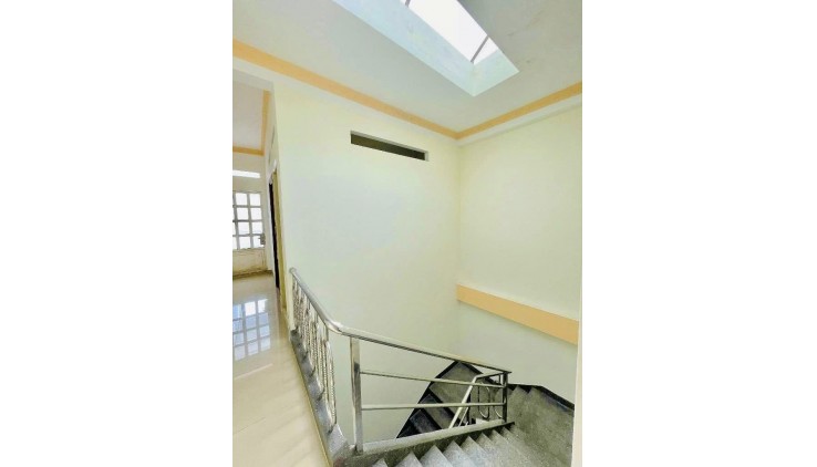 GẤP BÁN NHÀ HXH -SÁT MẶT TIỀN 3 TẦNG 4 PN - 86M2 NGANG 4.5 -  GIÁ 8.2 TỶ TL MẠNH