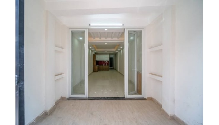 Hẻm Ôtô Ngủ Trong Nhà Đường Cách Mạng Tháng 8 Quận Tân Bình Phường 5.