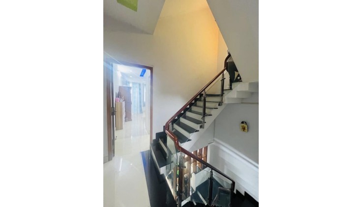 Mặt tiền Bùi Minh Trực 4x16 chỉ 9 tỷ 9