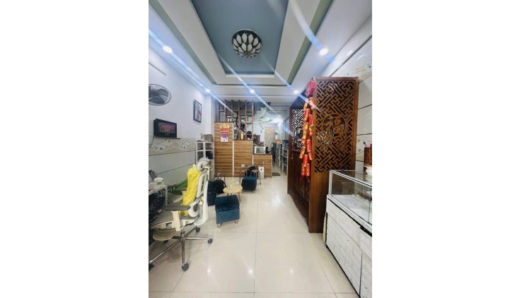 Mặt tiền Bùi Minh Trực 4x16 chỉ 9 tỷ 9