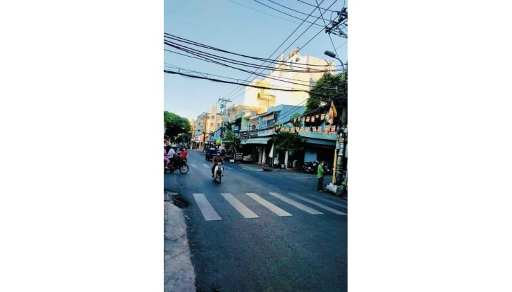 MTKD LÔ GÓC KHÔNG LỘ GIỚI - NGAY GẦN AEON MALL - DTSD 89M - 2 TẦNG NHỈNH 7 TỶ.