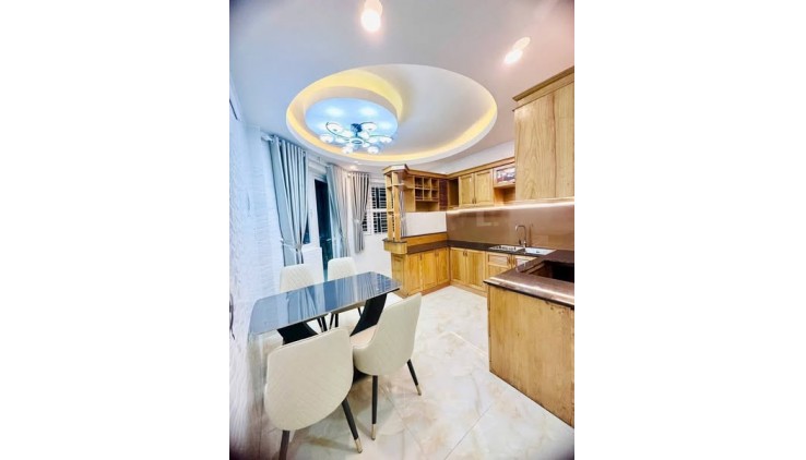 Nhà Đường Cách Mạng Tháng 8 Quận 10 Phường 13.