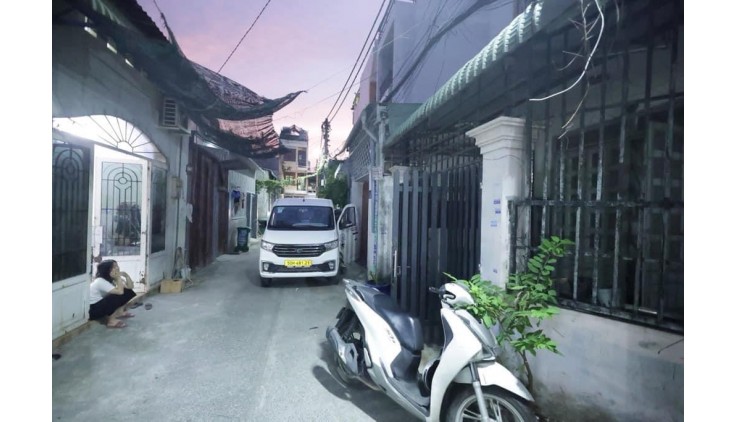 BÁN NHÀ LÔ GÓC KHÔNG LỘ GIỚI - HẺM Ô TÔ NỞ HẬU TÀI LỘC - 58M2, 2 TẦNG - KHU AN NINH - CHỈ NHỈNH 4 TỶ.