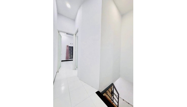 PTÂN SƠN NHÌ - NHỈNH 2 TỶ NHÀ 2 TẦNG ĐẸP LUNG LINH - 32M2 - NỞ HẬU HC ĐỦ