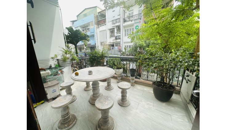 Bán nhà ngay NGUYỄN GIA TRÍ BÌNH THẠNH - 4m x 18m - 5 phòng