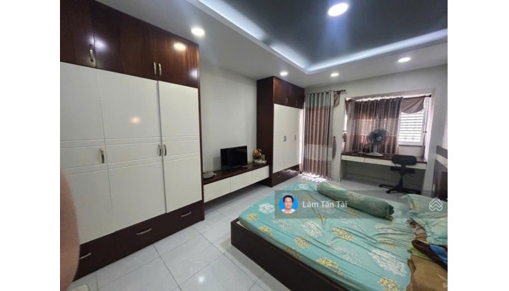 Bàn nhà Xe hơi đỗ cửa, 85m2, nở hậu, 2 mặt tiền Nguyễn Hữu Tiến, chỉ 6tỷxx
