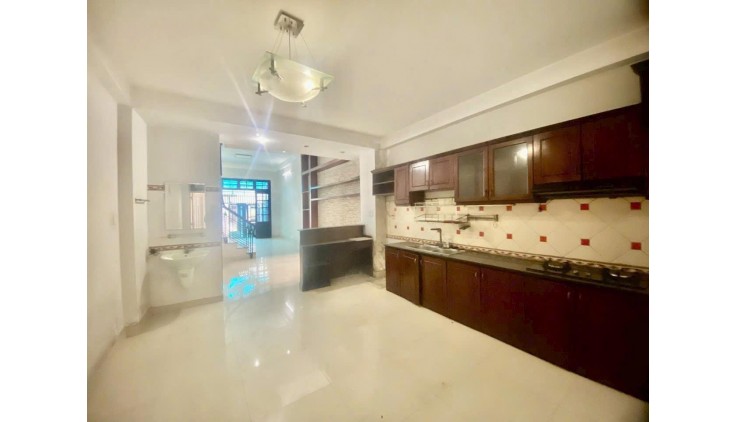 **BÁN GẤP- NHÀ HẺM XE TẢI QUAY ĐẦU (3.8X22) NỞ HẬU,10M Ra MT  NGUYỄN VĂN ĐỪNG Q5
