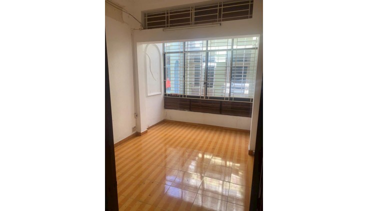 *Chỉ Nhỉnh 5Tỷ- Nhà Hẻm 4M-30M Ra Ngay Ngã 4 Cao Đạt và Trần Bình Trọng,3 Tầng 4PN