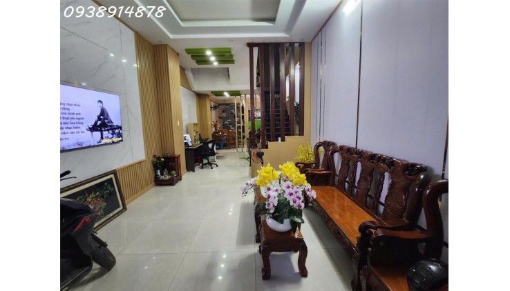 Bán nhà 3 tầng, 71m2, mặt tiền 4.2m, 8.1 tỷ tại đường 7, Linh Trung, sổ hồng đã hoàn công