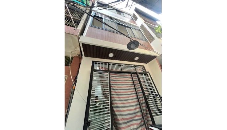 SIÊU PHẨM  HẺM 4M CÁCH MT 20m NGUYỄN HIỀN P4 Q3  CHỈ 7.2 Tỷ