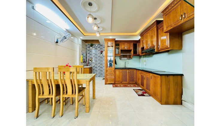 NHÀ BÁN  4PN, 5WC THỐNG NHẤT - P.11 - XEM NGÀY NGAY GỌI E 03332 9 5552  THÚY