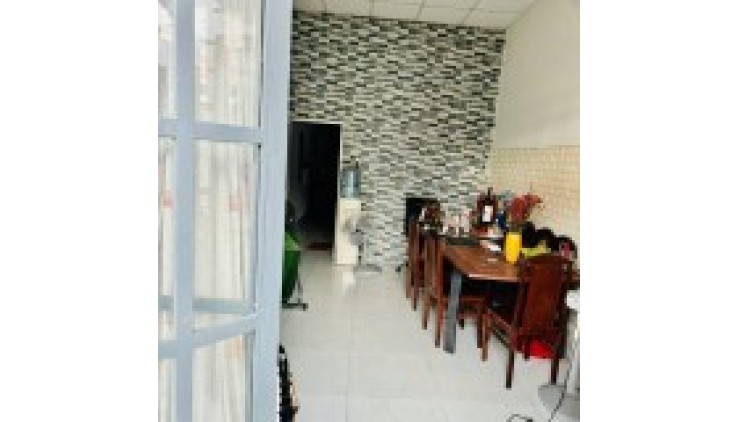 CẦN BÁN GẤP NHÀ HẺM 6M LÊ THỊ RI, TRUNG TÂM THỊ TRẤN HÓC MÔN, SHR KHÔNG QH, 55M2 2 TẦNG 3 PN NỞ HẬU 1.8 TỶ