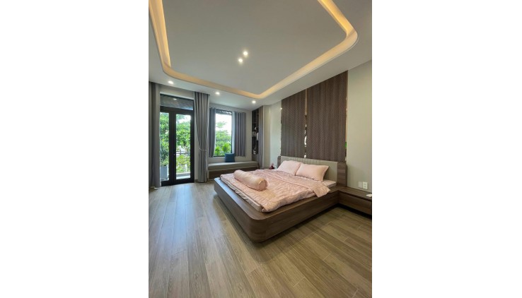 **Bán đất MT đường Trần Quốc Hoàn, phường 13 Tân Bình; 5x14, vuông vức