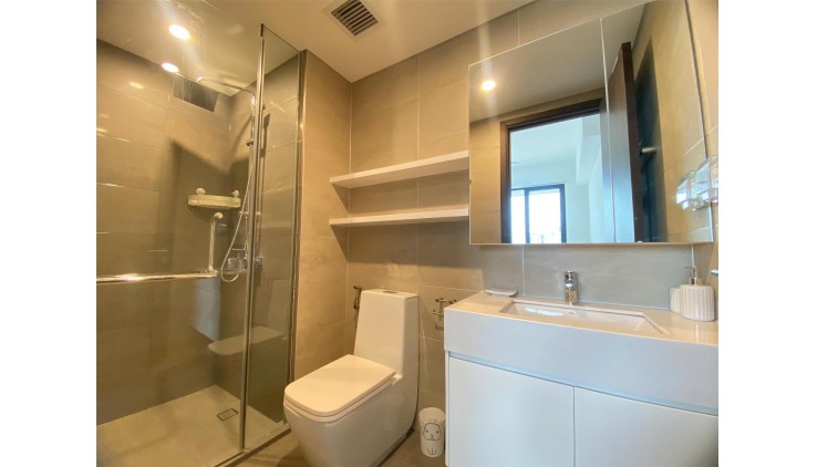 **Bán nhà đường Cách Mạng Tháng 8** phường 5 Tân Bình, 4x14, 4 tầng