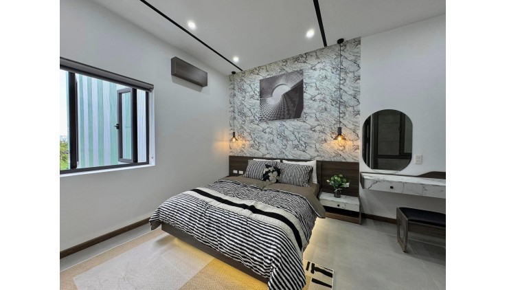 **Bán nhà đường Hồng Lạc, phường 11 Tân Bình; 5*14, hậu 5.4m; nhà 3 tầng