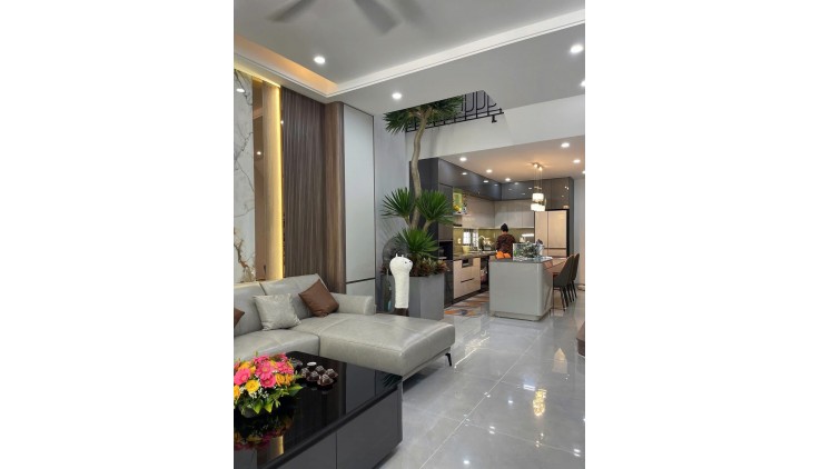 **Bán nhà đường Thăng Long, phường 4, Tân Bình; thang máy - 4 tầng