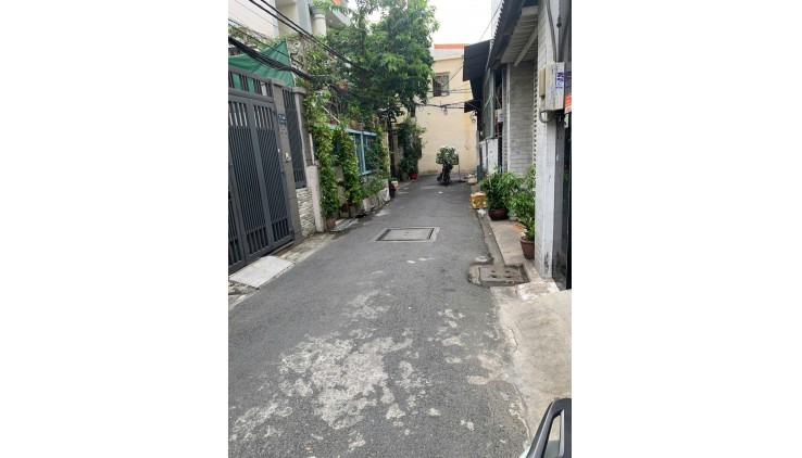 **Bán nhà hẻm Trường Chinh ** phường 12 Tân Bình -5,3 x 33m