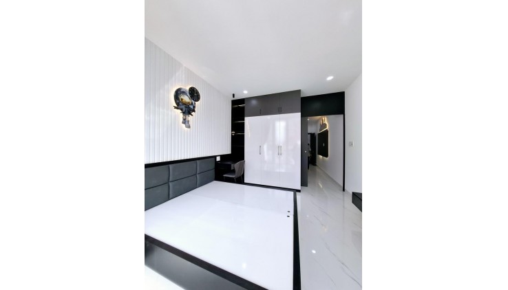 **Bán nhà hxh Nguyễn Hồng Đào** phường 14 Tân Bình; 4,5x16; 4 tầng