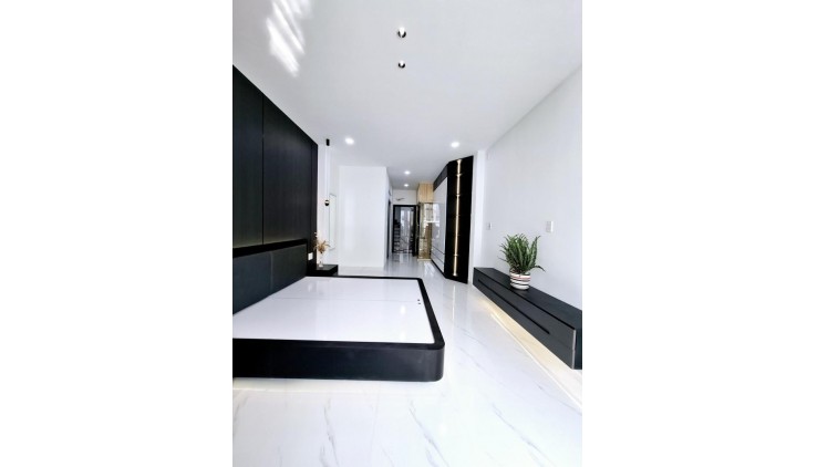 **Bán nhà hxh Nguyễn Hồng Đào** phường 14 Tân Bình; 4,5x16; 4 tầng