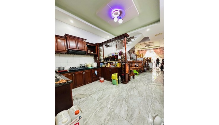 Bán nhà HXH đường số 18, P8, Gò Vấp, 70m2, 4 tầng, cực đẹp, chỉ nhỉnh 6 tỷ
