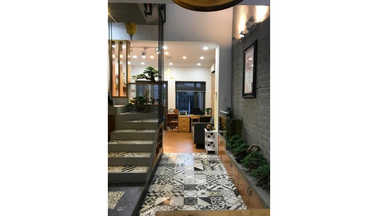 **Bán nhà mặt tiền đường Út Tịch, phường 4 Tân Bình, 4x12, nhà 4 tầng