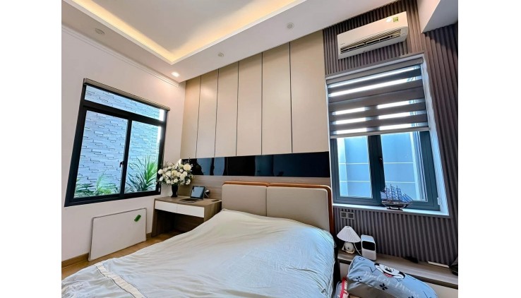 **Bán nhà mặt tiền đường Sơn Hưng phường 12 Tân Bình; 4x14, 4 tầng đẹp