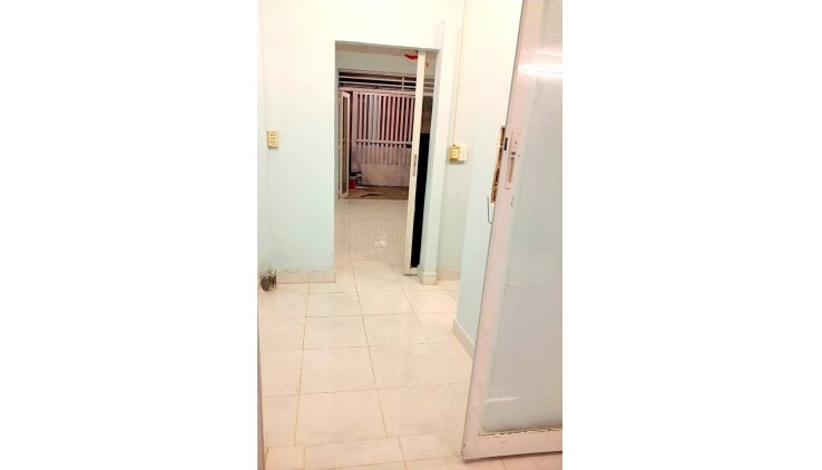 Bán nhà DT 72m2, Hẻm xe hơi Đường Nguyễn Sơn, Quận Tân Phú