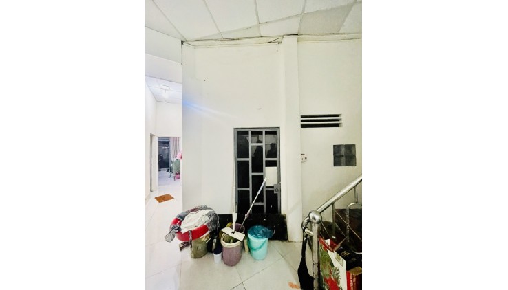 CẦN BÁN GẤP NHÀ HẺM 6M LÊ THỊ RI, TRUNG TÂM THỊ TRẤN HÓC MÔN, SHR KHÔNG QH, 55M2 2 TẦNG 3 PN NỞ HẬU 1.8 TỶ
