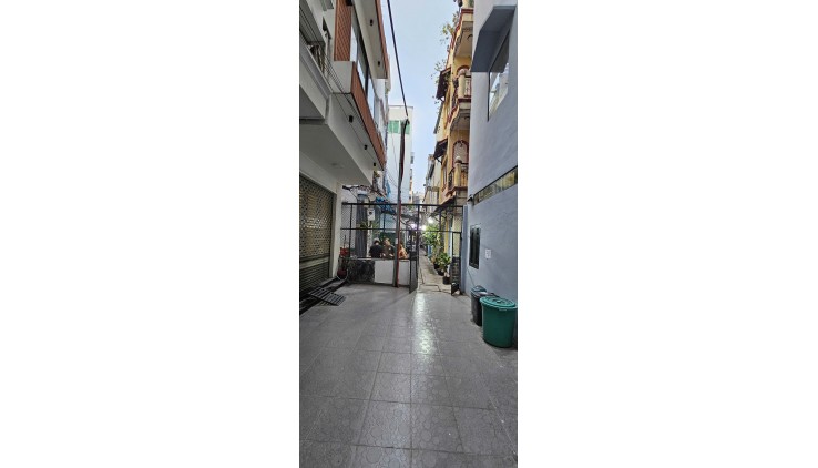 Siêu phẩm nhà Phố 2 MT , vào ở liền Quận 3 DT 4x14m 2 lầu hẻm thông tứ tung chỉ 11.7 Tỷ