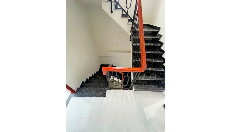 Mặt tiền lô nhì Tạ Quang Bửu 4x22 nở hậu 6 chỉ 12 tỷ 7