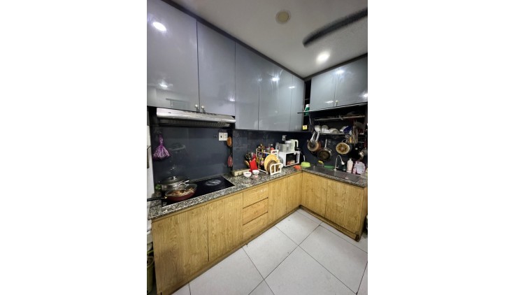 HOÀ HẢO - NGUYỄN TRI PHƯƠNG - QUẬN 10 - XE HƠI ĐỖ CỬA - LÔ GÓC THOÁNG MÁT - 35 M2 - 3 TẦNG BTCT - 4 PN - CHỈ 8ty5