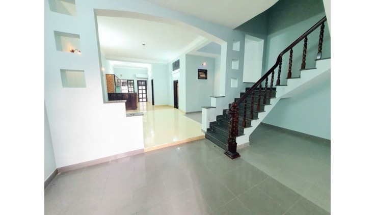Biệt thự 6x36 giáp Tạ Quang Bửu P6 Q8 chỉ 15 tỷ