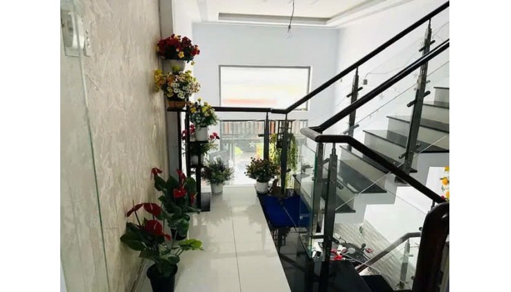 Bán nhà DHT 40tr/tháng,MT Hồng Hà p2 Tân Bình, 4 tầng nhỉnh 12 tỷ TL