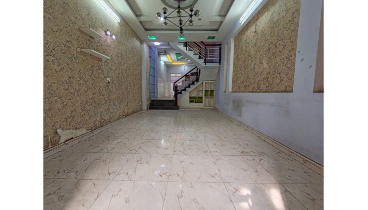 BÁN NHÀ GÒ VẤP_ HXH _ 65M2 _ 4PN _ 5WC _ CÓ 2 SÂN THƯỢNG.
