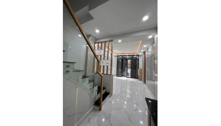 BÁN NHÀ 
Cách mặt tiền trung tâm  10 m Diện tích 92 m2 đúc 4 tấm 4 tỷ Q4