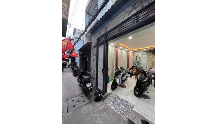 BÁN NHÀ 
Cách mặt tiền trung tâm  10 m Diện tích 92 m2 đúc 4 tấm 4 tỷ Q4