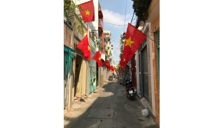 Bán nhà riêng 43m2, hẻm xe ô tô, chính chủ tại Quận 3.