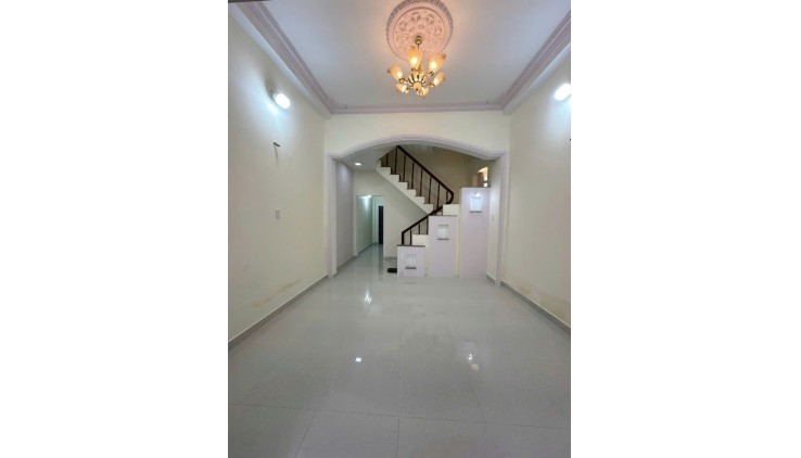 BÁN NHÀ GÒ VẤP_ 50M2_ CÁCH 50M RA XE TẢI TRÁNH_ NHỈNH 4 TỶ.