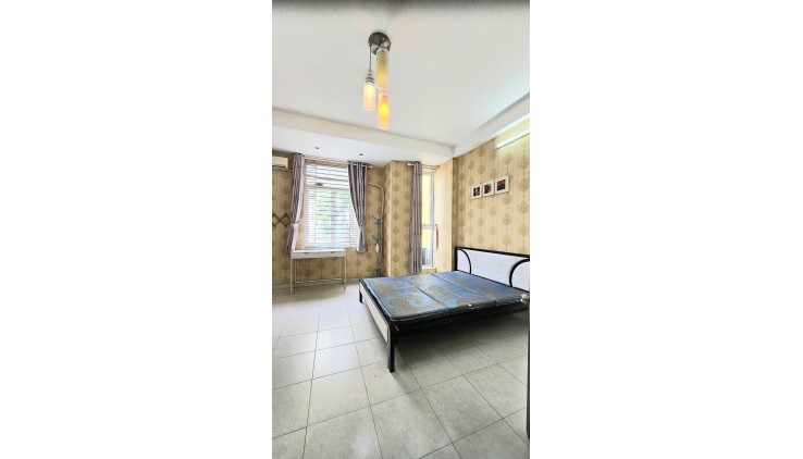 Biệt thự
Nguyễn Thị Thập Q7 
Thông Phú Mỹ Hưng 
Ngang 4.5 dài 14 m 
Đúc 4 tấm
Gía có 9 tỷ
